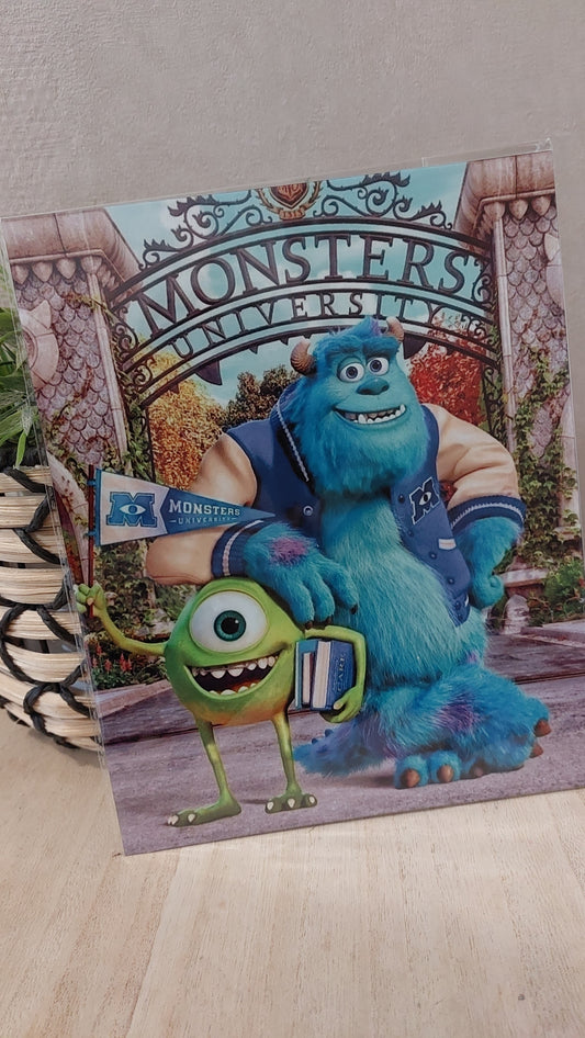 Plaque décorative en métal – Compagnons monstrueux & campus imaginaire