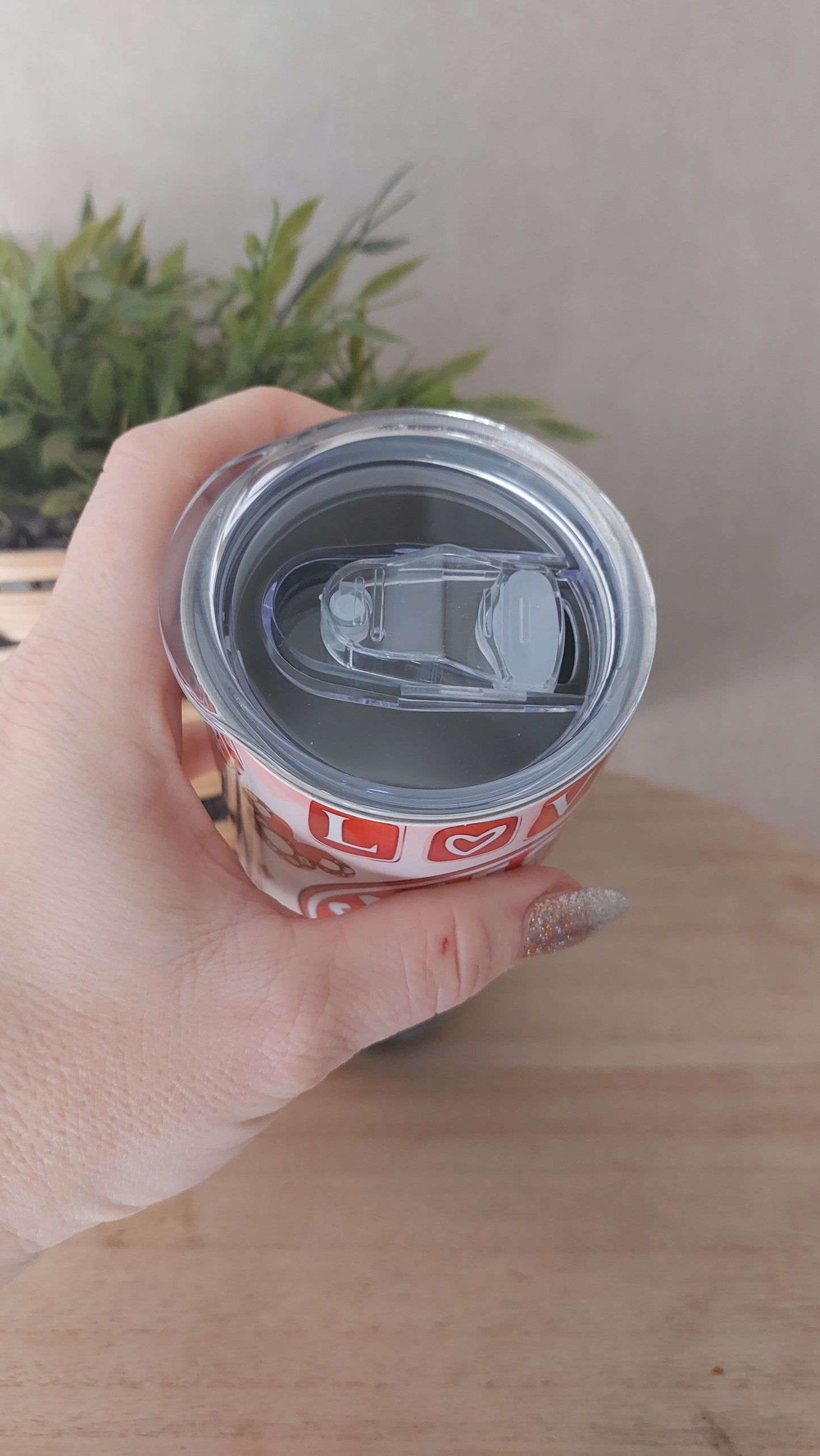 Gobelet isotherme Cafecito y chisme – Créature bleue